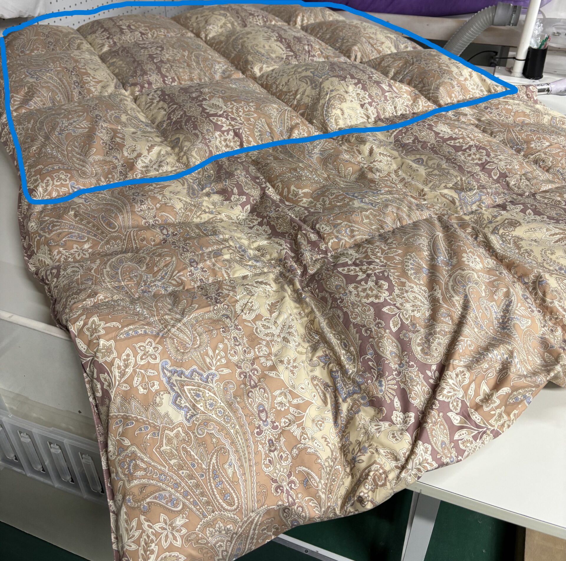 羽毛布団をネットで買ったが薄くて寒い。暖かくするには？寝具専門店で追加で羽毛を足す